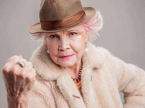 В омской больнице две разгневанные дамы собирались побить медсестру