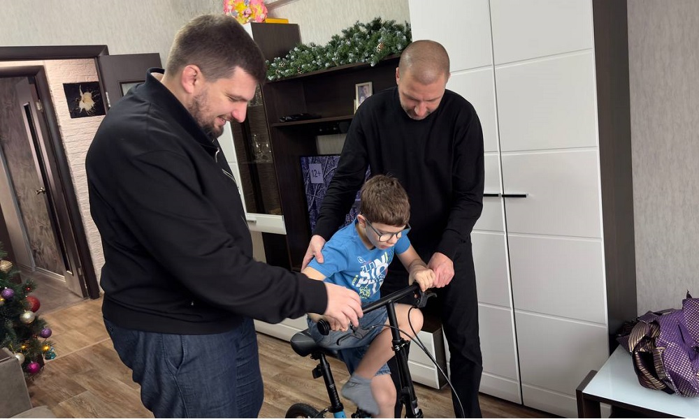 Иван Колесник примерил на себя роль Деда Мороза 