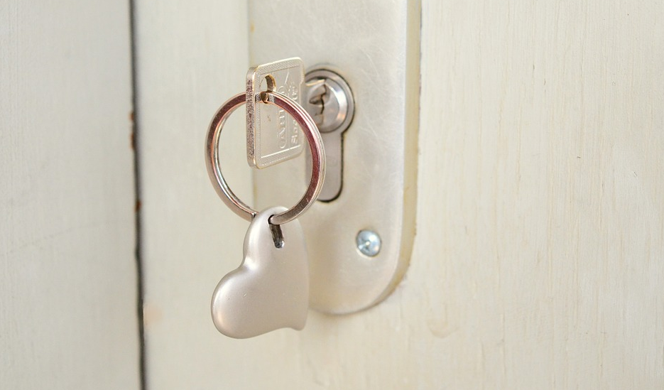 В Омске бюджетники могут получить служебное жильё