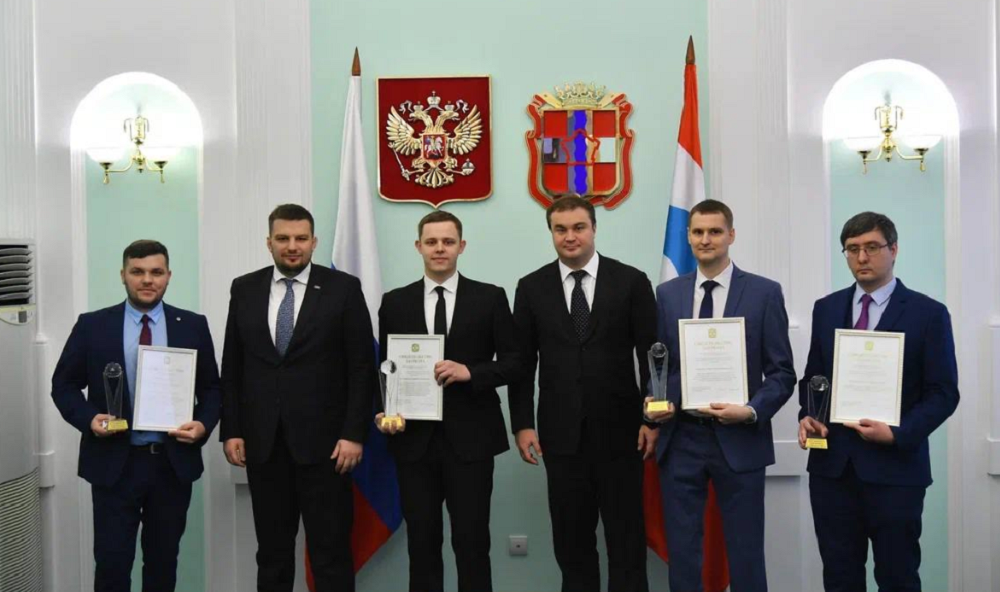 Виталий Хоценко вручил региональные премии молодым омским учёным