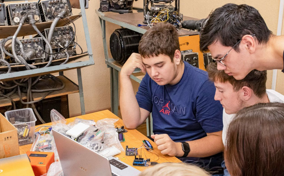 В Предуниверсарии ОмГТУ разработали проект для грудничков Омского перинатального центра