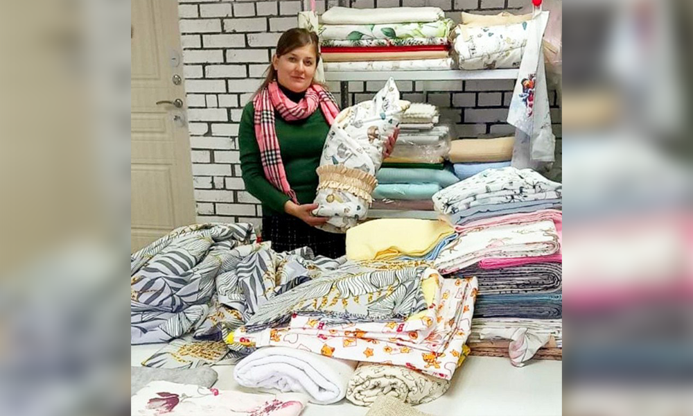 Жительница Азовского района Елена Матюкова открыла швейную мастерскую