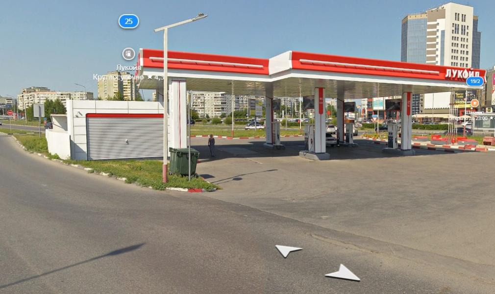 В Омске незаконную АЗС на улице Конева не могут снести уже больше 10 лет 