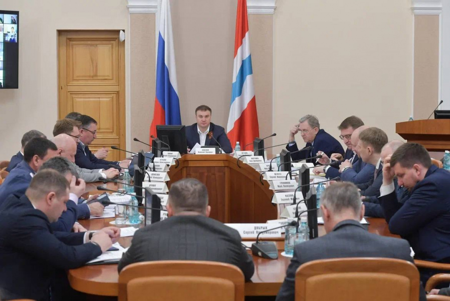 Виталий Хоценко вошёл в тройку лидеров среди наиболее устойчивых глав регионов в Сибирском округе 