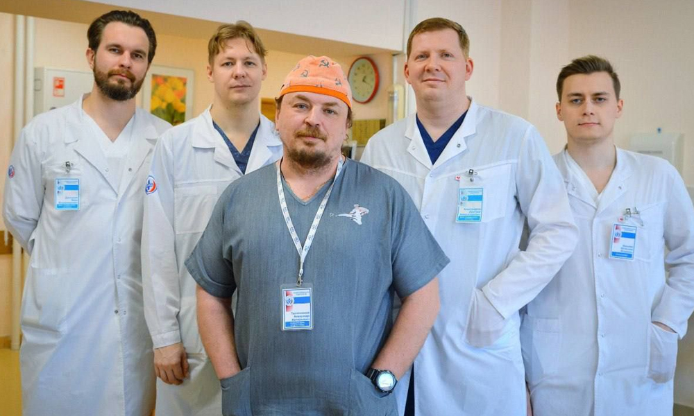 Омские врачи прооперировали 98-летнего ветерана после перелома шейки бедра