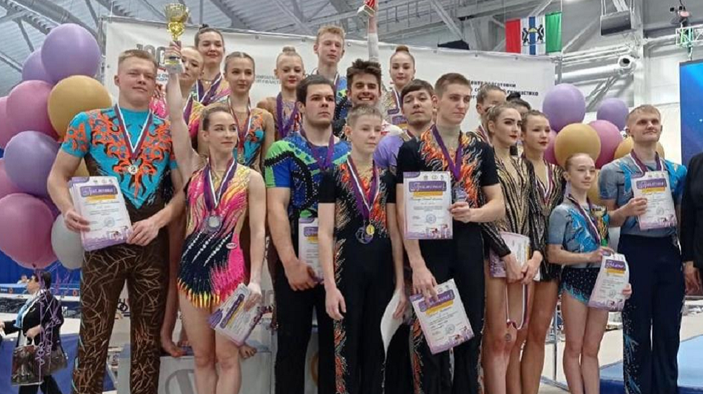 Сборная Омской области по спортивной акробатике стала сильнейшей на чемпионате Сибири