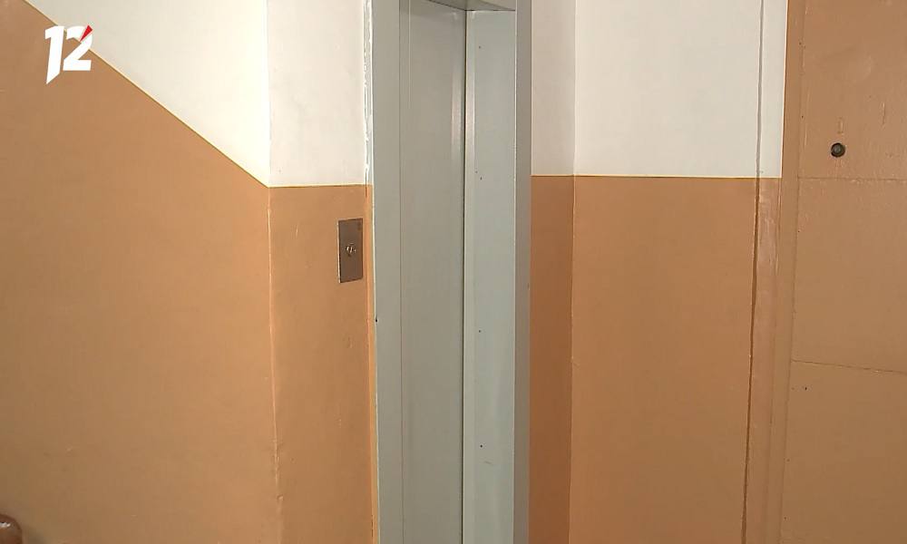 В омских многоэтажках заменят более 250 лифтов