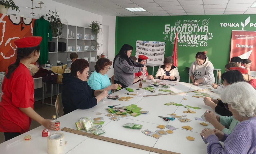 Уленкульские юнармейцы изготовили пластыри для участников СВО