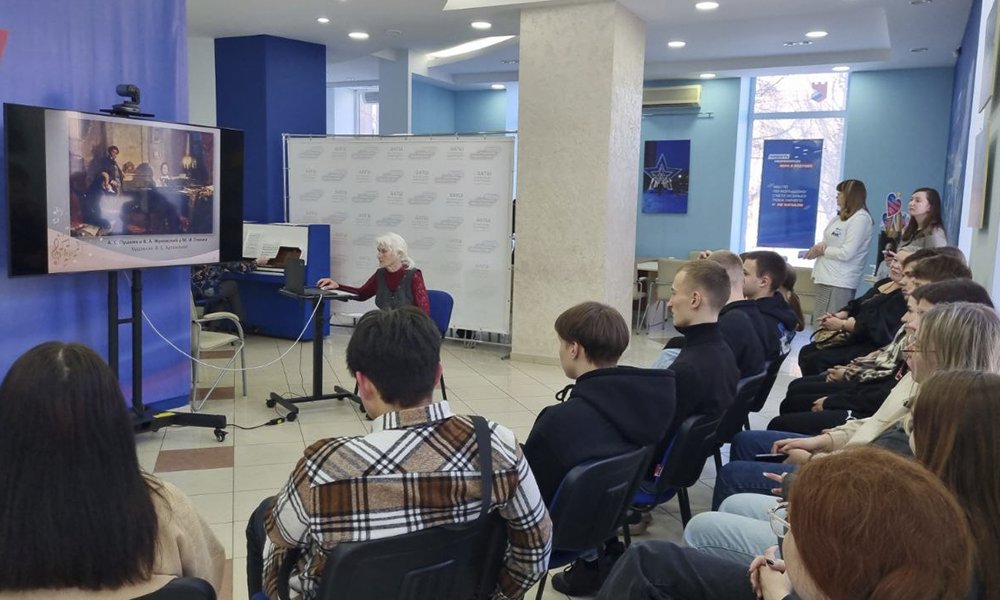 «Пушкин - наше всё»: В омском Штабе общественной поддержки работала литературная гостиная