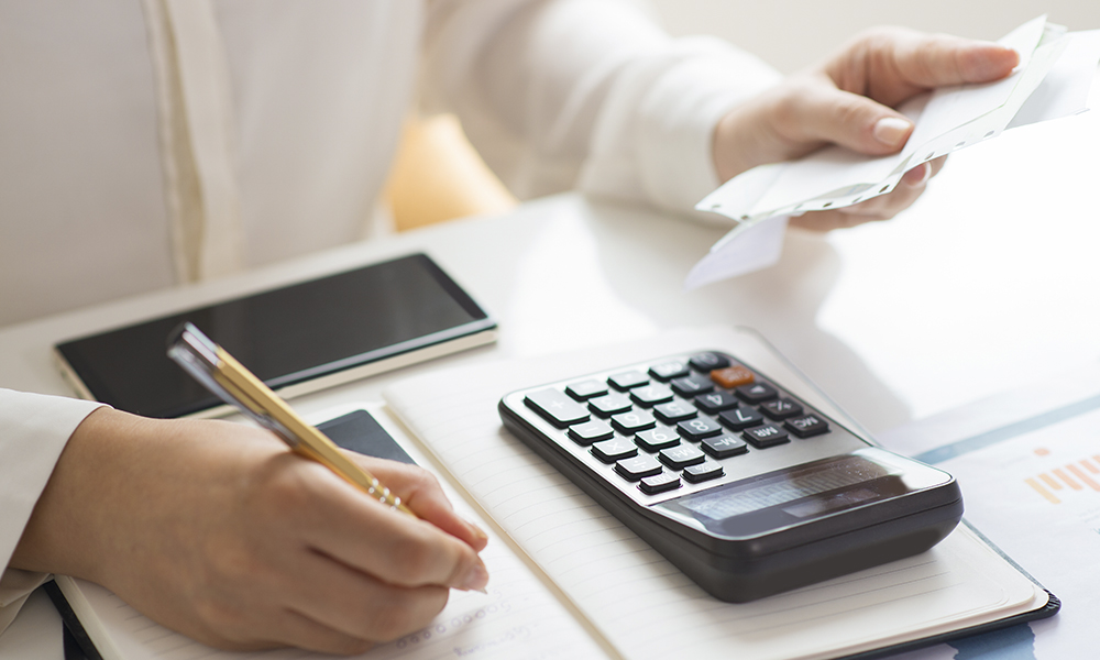 В Омске с 1 июля с льготников не будут взимать банковскую комиссию при оплате квитанций за ЖКУ