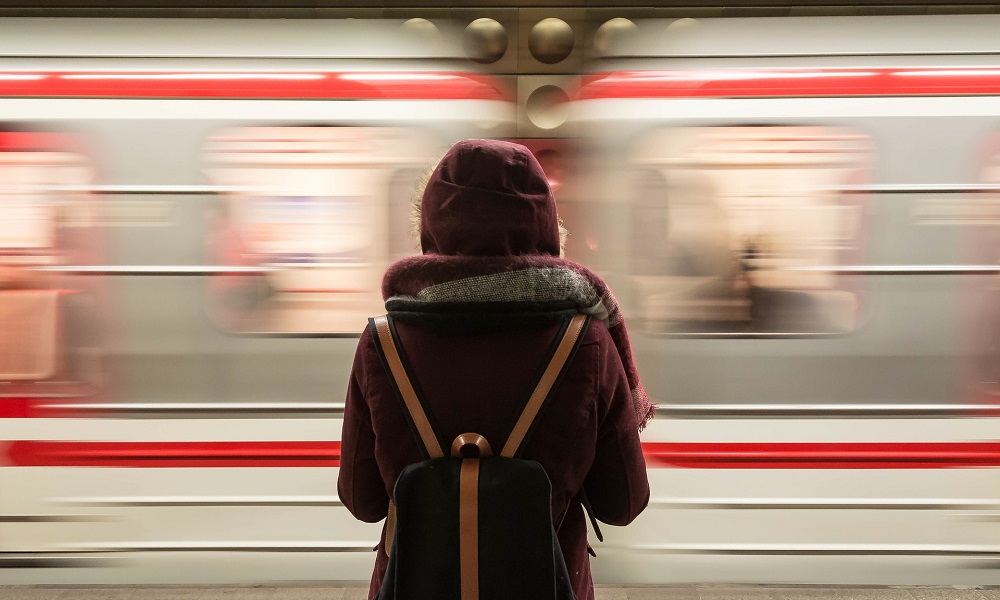 Омские полицейские остановили девочку-подростка, которая ради юноши сбежала из Тайги в Москву 