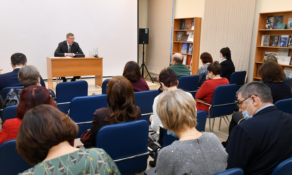 Губернатор Омской области обсудил с редакторами районных газет вопросы развития региона