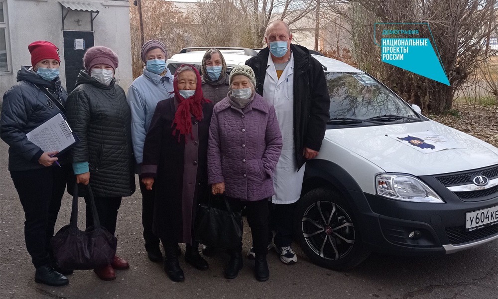 В 2021 году услугами мобильных бригад по вакцинации от коронавируса воспользовались больше 2,3 тысяч омичей