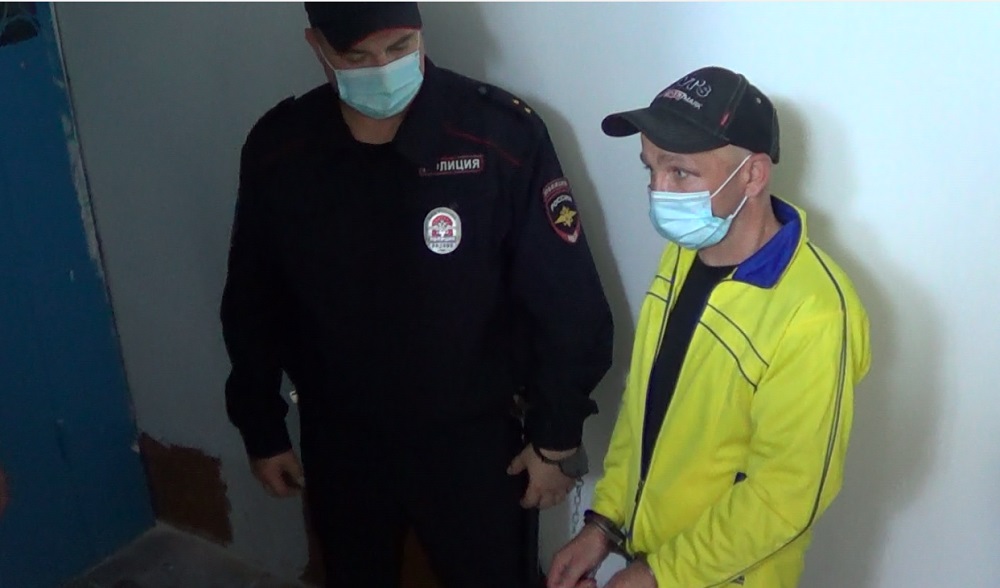 "Подозрительно спросила: А вы к кому?": "левобережный маньяк" рассказал, как напал на омичку