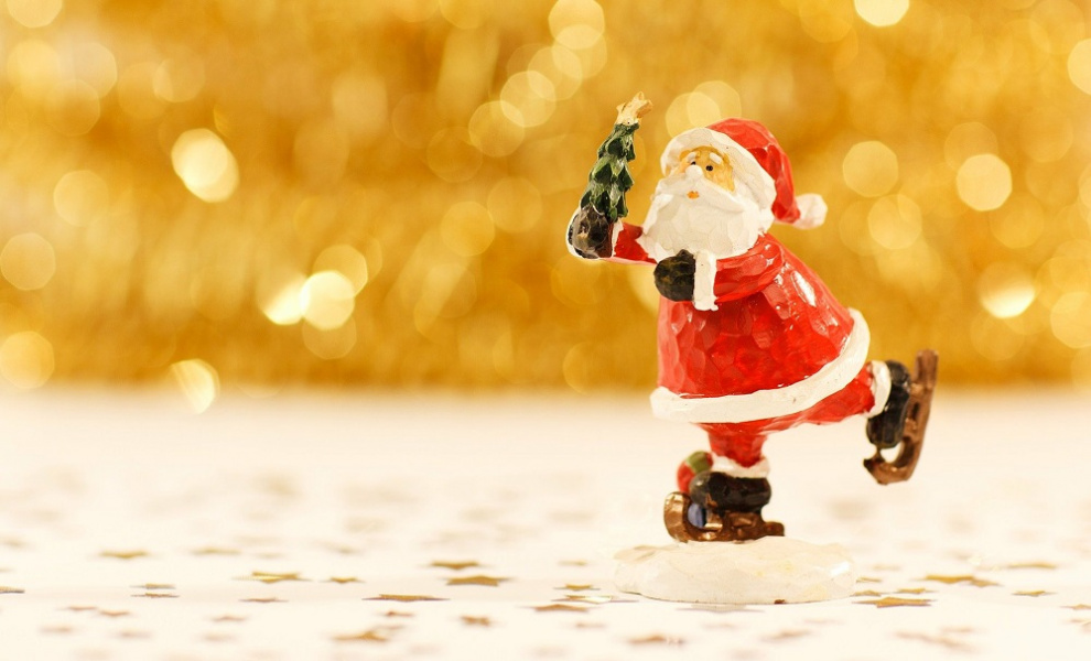 В Омске в объявлениях от Дедов Морозов и Снегурочек появилась графа «Наличие QR-кода»