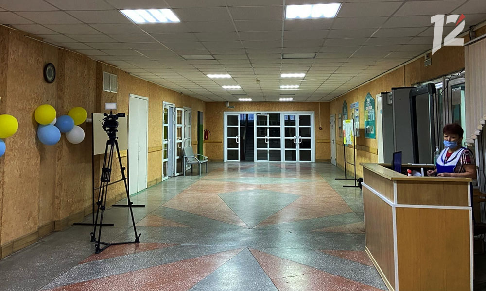 «Детей отпускали почти классами»: как одну из омских школ готовят к открытию после карантина [ФОТО] 