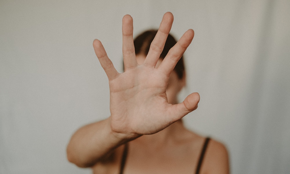 В Омской области ссора двух барышень закончилась переломом челюсти