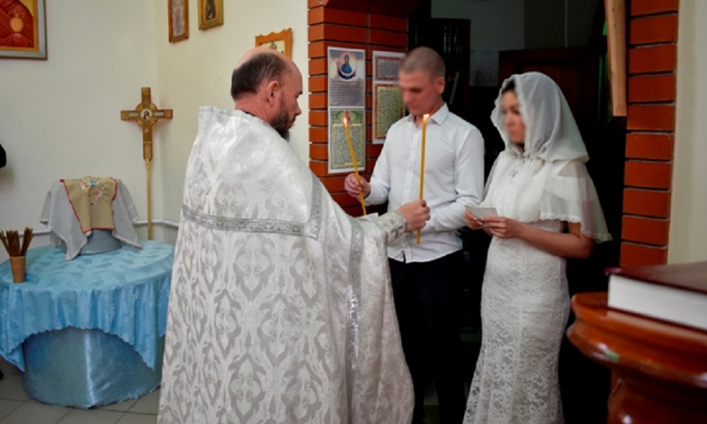 Впервые в истории омского УФСИН: в исправительной колонии провели обряд венчания