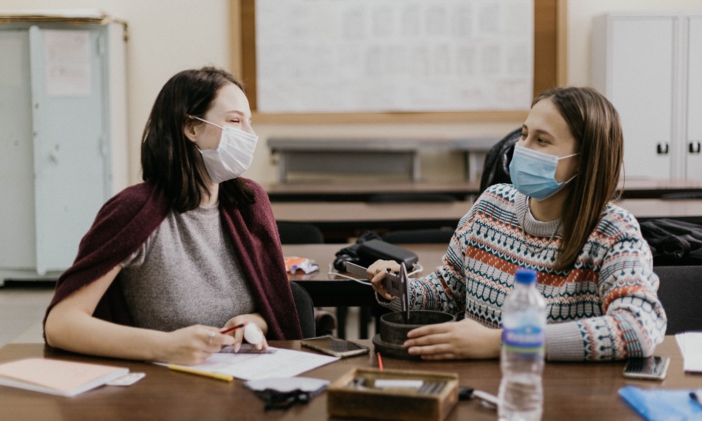 Больше 98% омских выпускников успешно написали итоговое сочинение