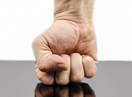 Омич до смерти забил престарелую мать