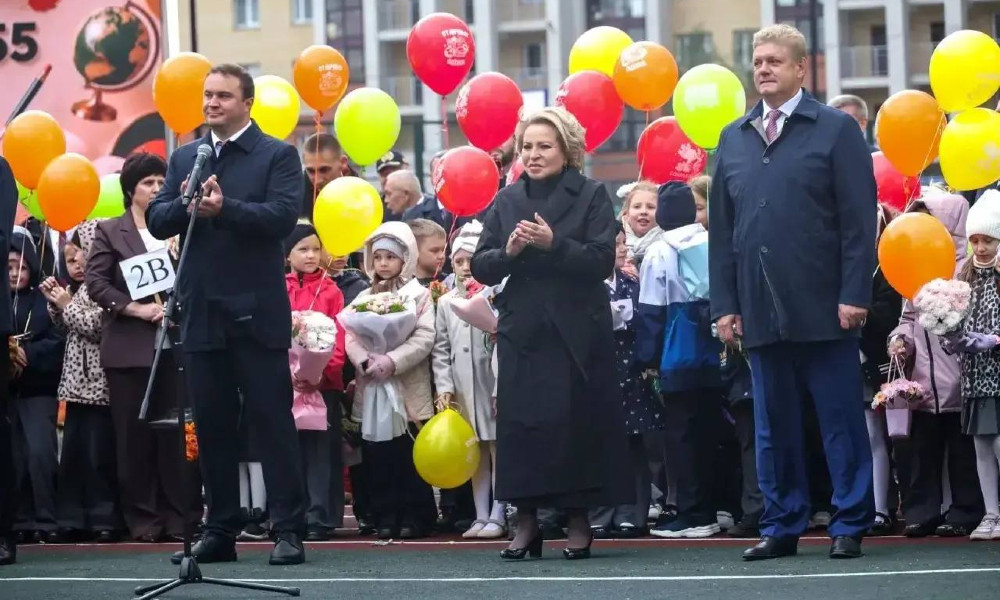 Валентина Матвиенко и Виталий Хоценко посетили открытие новой школы № 155 в Омске