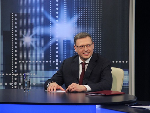 Многодетная семья из Омской области получит новогодний подарок от Александра Буркова