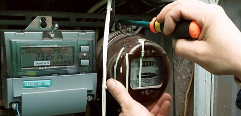 Омичей неправомерно вынуждают менять счётчики электроэнергии