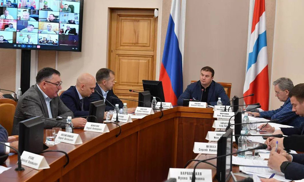 Виталий Хоценко пригласил омичей на традиционную осеннюю уборку территории 