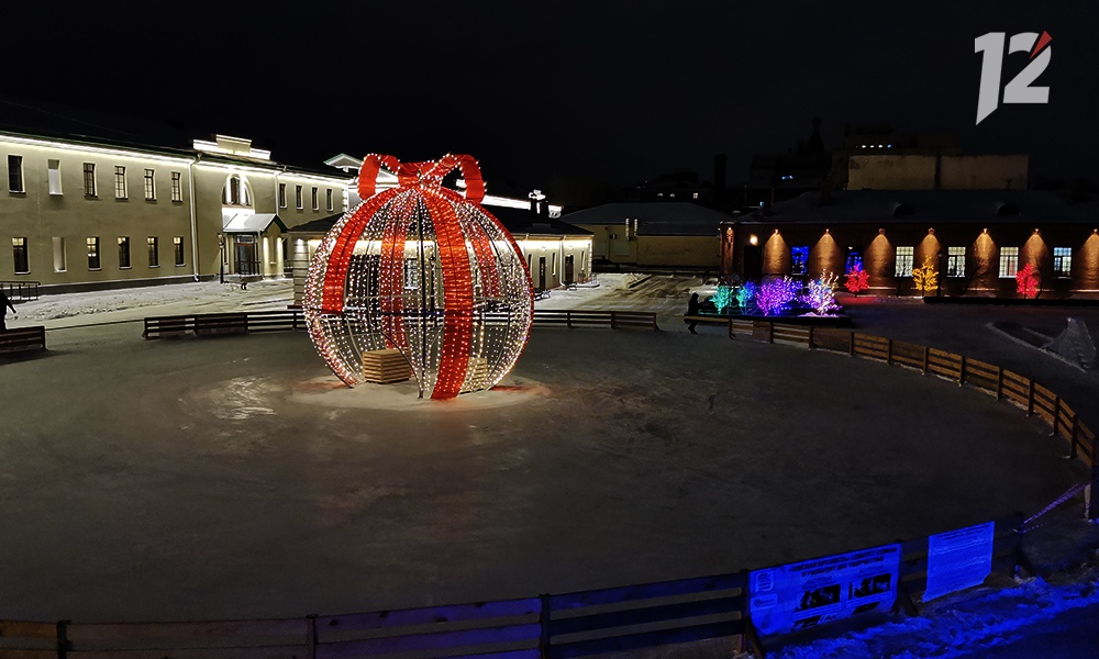 В Омске демонтируют новогодние площадки, но две локации задержатся чуть дольше