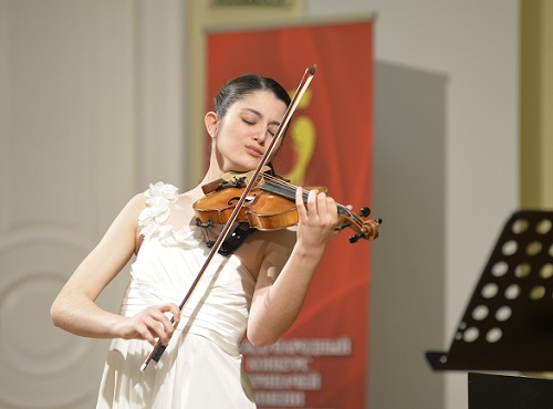 В Омск привезли антикварную скрипку, изготовленную в 1901 году итальянским мастером