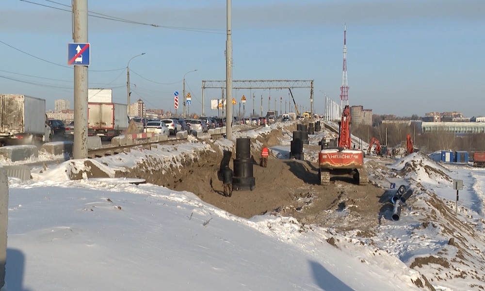 Ливневую канализацию на мосту у телецентра готовят к гидроиспытаниям 
