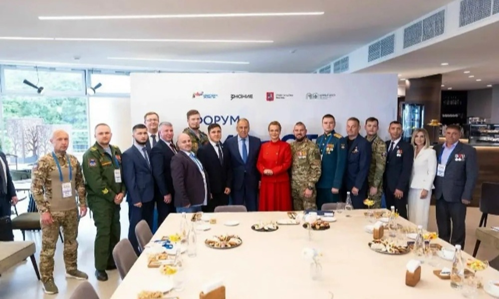 Представитель омского проекта «ПРОдвижение ГЕРОЕВ» Александр Сальников поучаствовал во встрече с Сергеем Лавровым и Анной Цивилевой