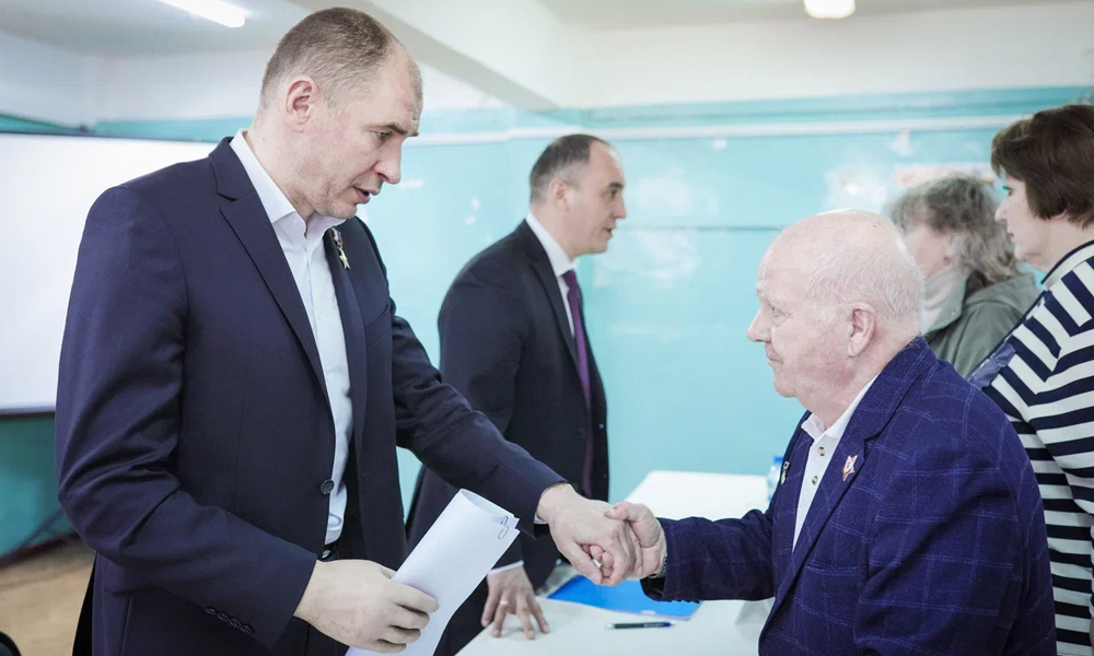 Дмитрий Перминов и Дмитрий Шишкин встретились с активистами КТОСов Амурского посёлка