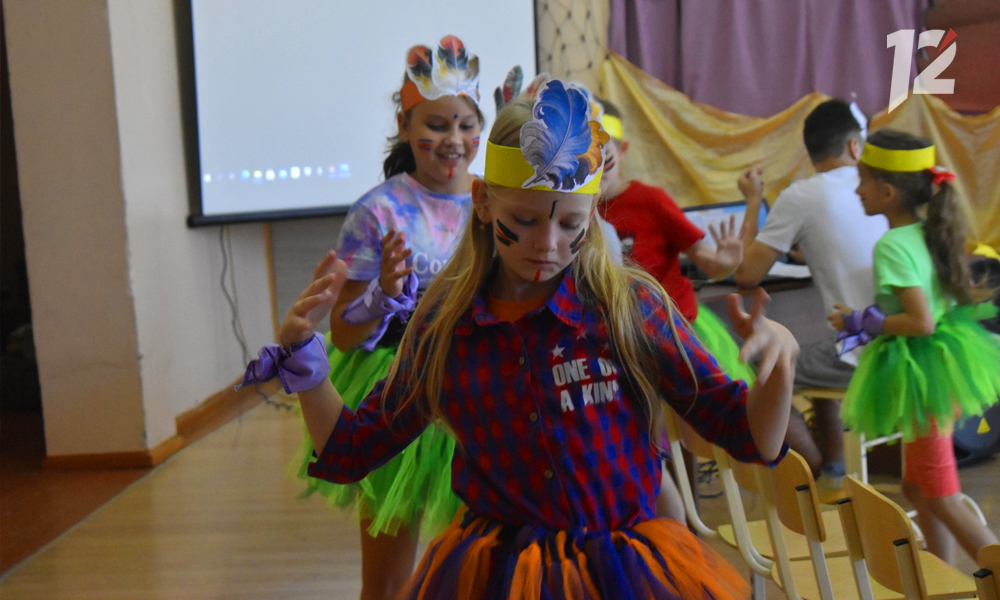 «В гостях у Робинзона»: дневной лагерь при школе № 107 завершает свою работу