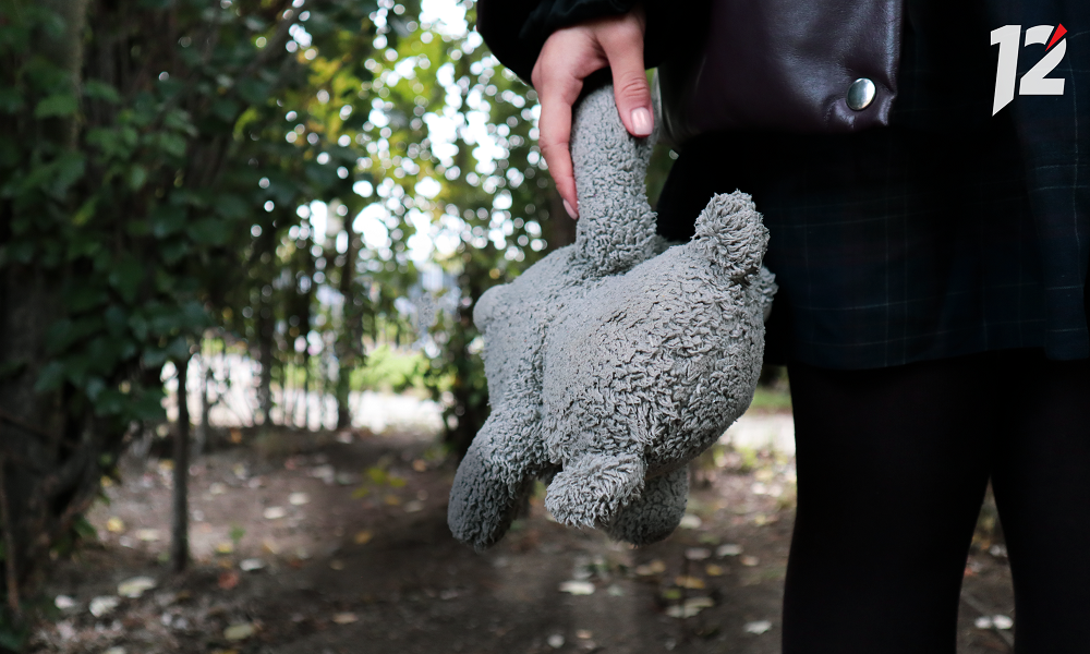 Жителя Омской области подозревают в истязании 15-летней дочери