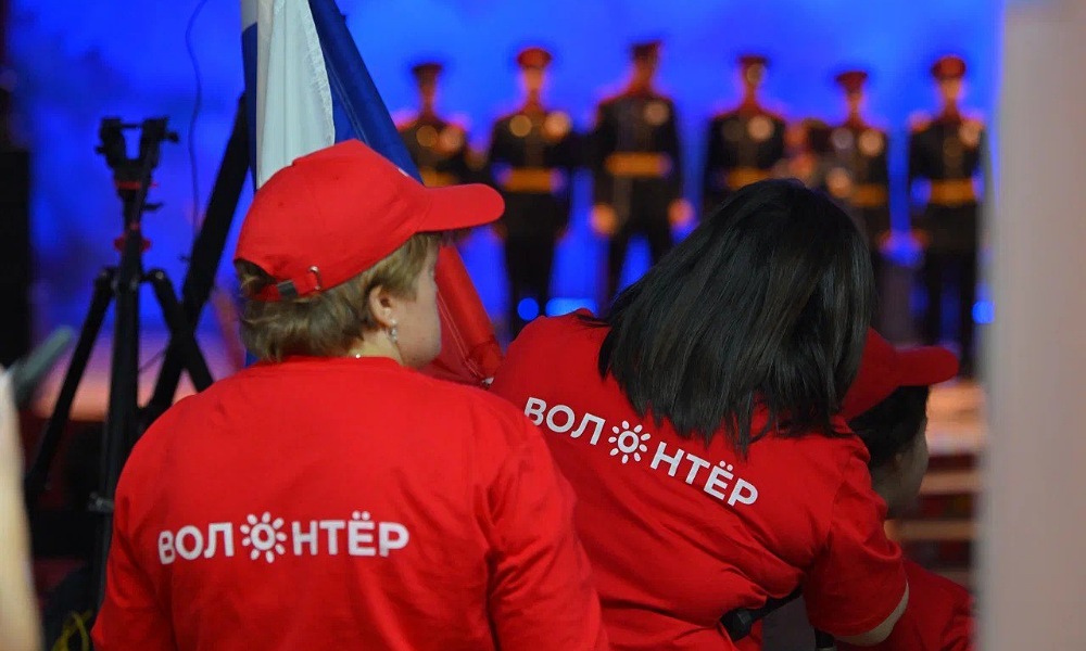 В День добровольца на базе Таврического дома-интерната прошёл фестиваль инклюзивного волонтёрства «СВОих не бросаем!»