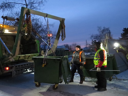 В частном секторе Омска проводят замеры мусора
