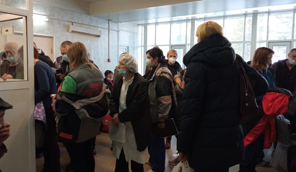 «На данный момент ситуация спокойная»: минздрав об очереди из пациентов в омской больнице