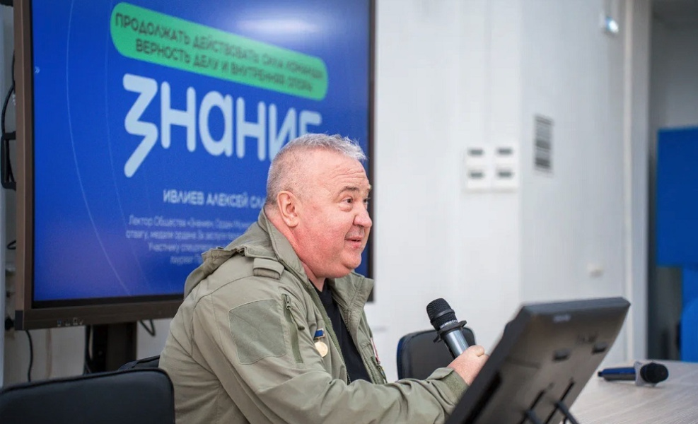 Военкор Алексей Ивлиев обсудил с омской молодёжью работу в команде и выбор профессии