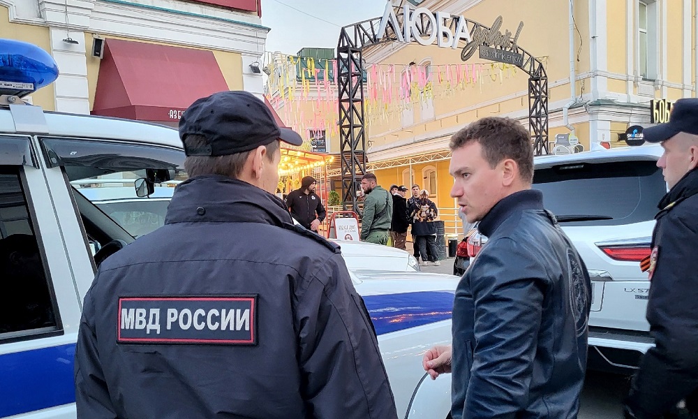 Дошумелись: полиция прервала вечеринку,  которую омичи устроили на Любинском проспекте
