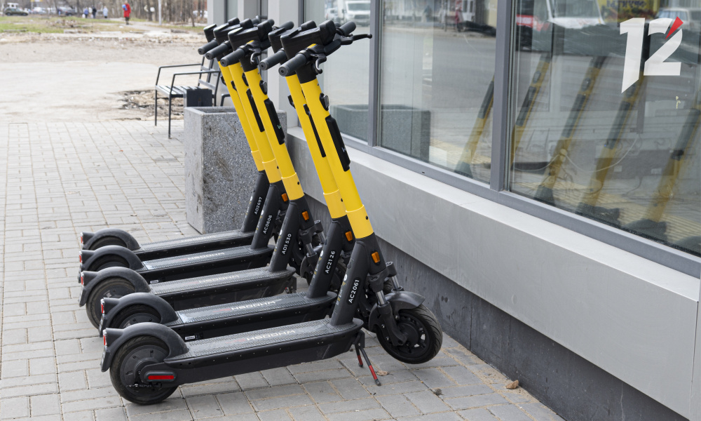 В Омске появятся почти тысяча парковок для электросамокатов