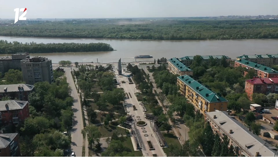 Мэр Омска Сергей Шелест дал поручение привести в порядок гранитные плиты на бульваре Победы