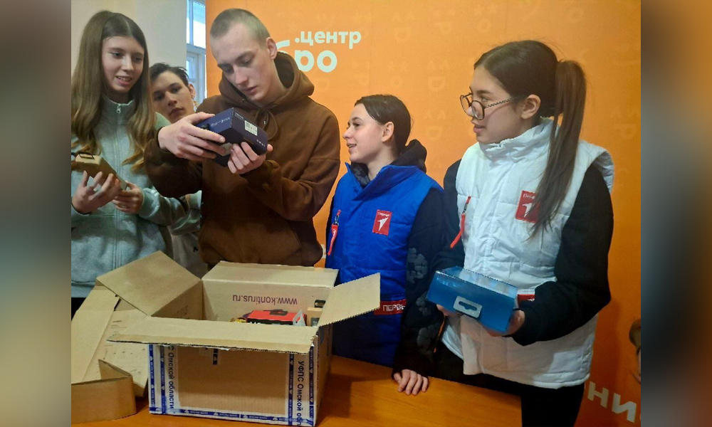 Школа из Большереченского района передала оборудование коллегам в Стаханов