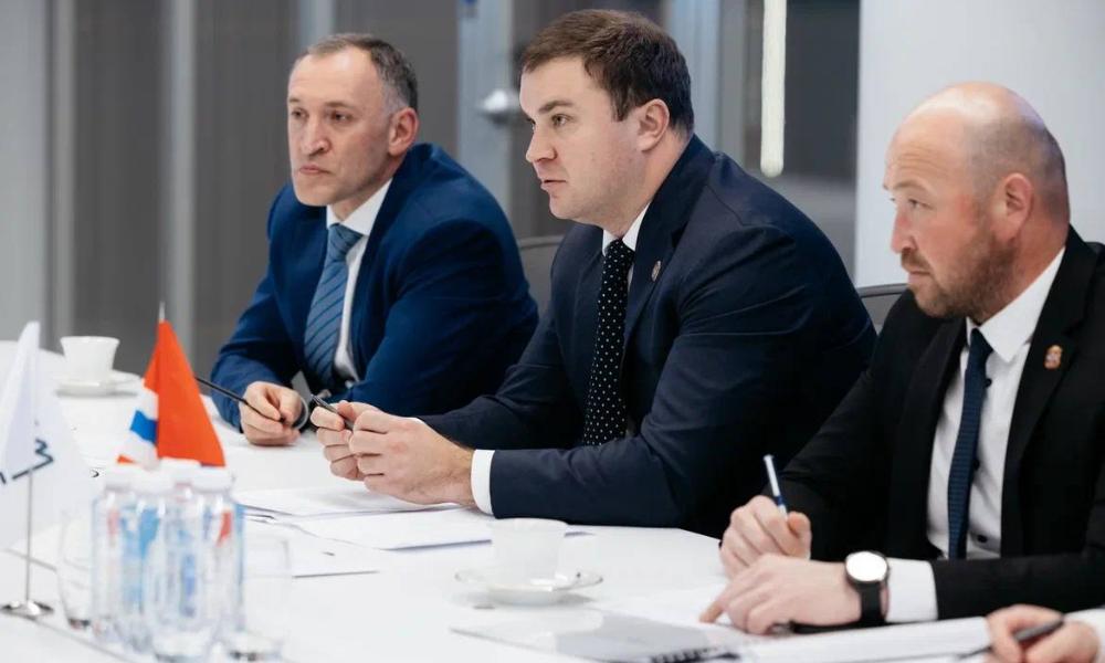 Виталий Хоценко обсудил с генеральным директором ДОМ.РФ Виталием Мутко создание мастер-планов Омской городской агломерации и Тары