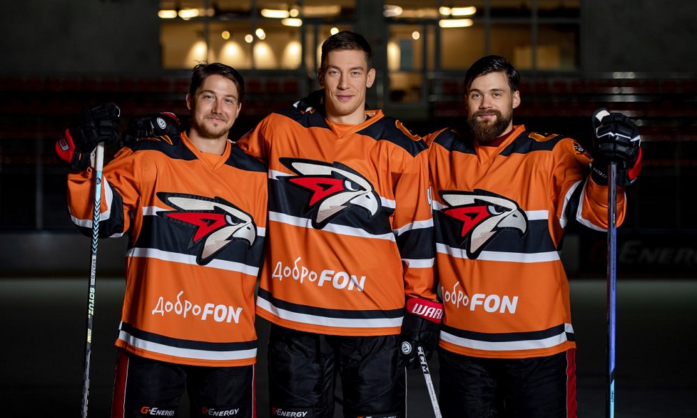 Омский «Авангард» представил новую предсезонную форму, разработать которую помогли юные болельщики 