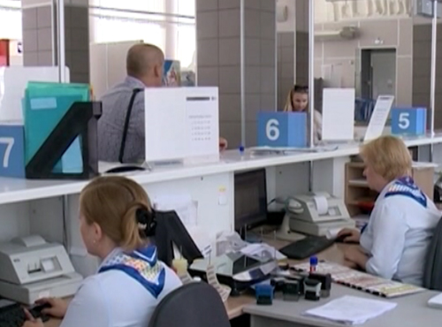 Омичи смогут расплатиться банковскими картами на почте