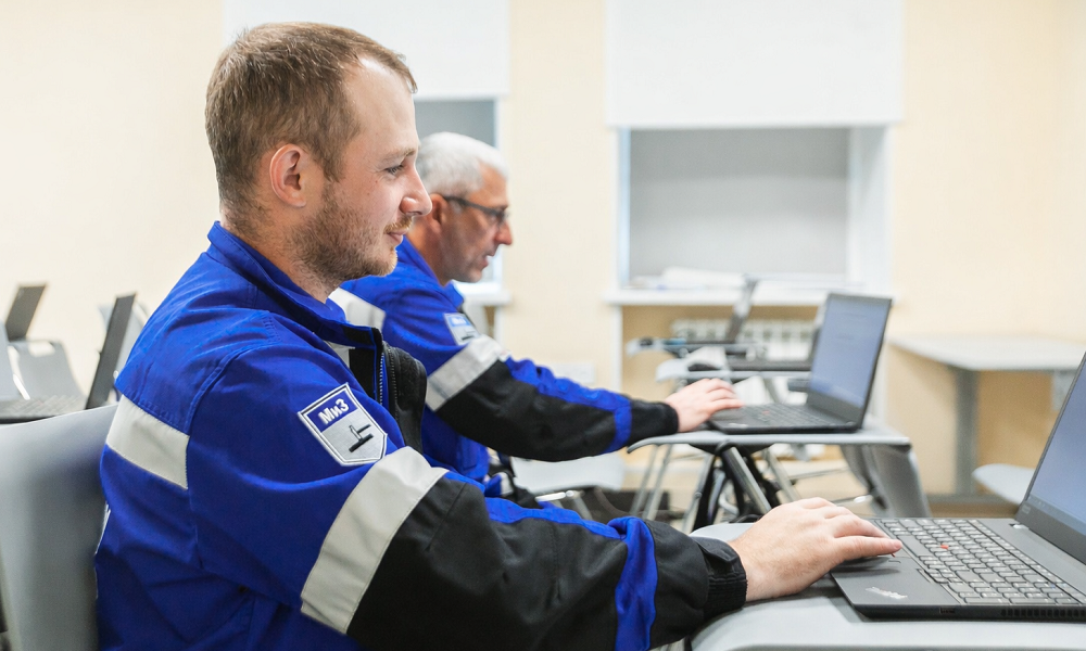 «Газпромнефть-СМ» запустила совместную программу обучения со специализированным колледжем