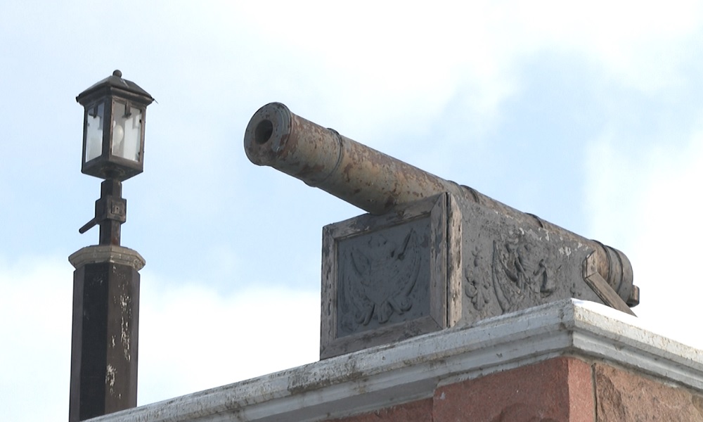 К 310-летию Омска обновят пушку у речного вокзала