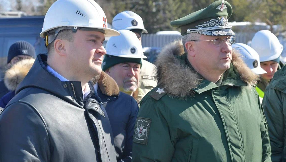 Замминистра обороны РФ Тимур Иванов и губернатор Виталий Хоценко побывали на стройплощадке в Омске