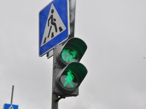 В Омске на светофоре сбили несовершеннолетнего пешехода